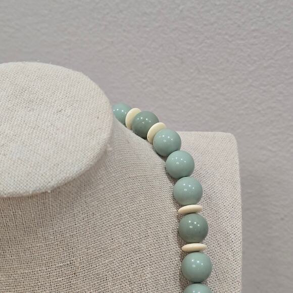 Retro 80's Avon Burst of Spring Green Cream Acrylic Geometric Bead 28" Necklace - Picture 6 of 11